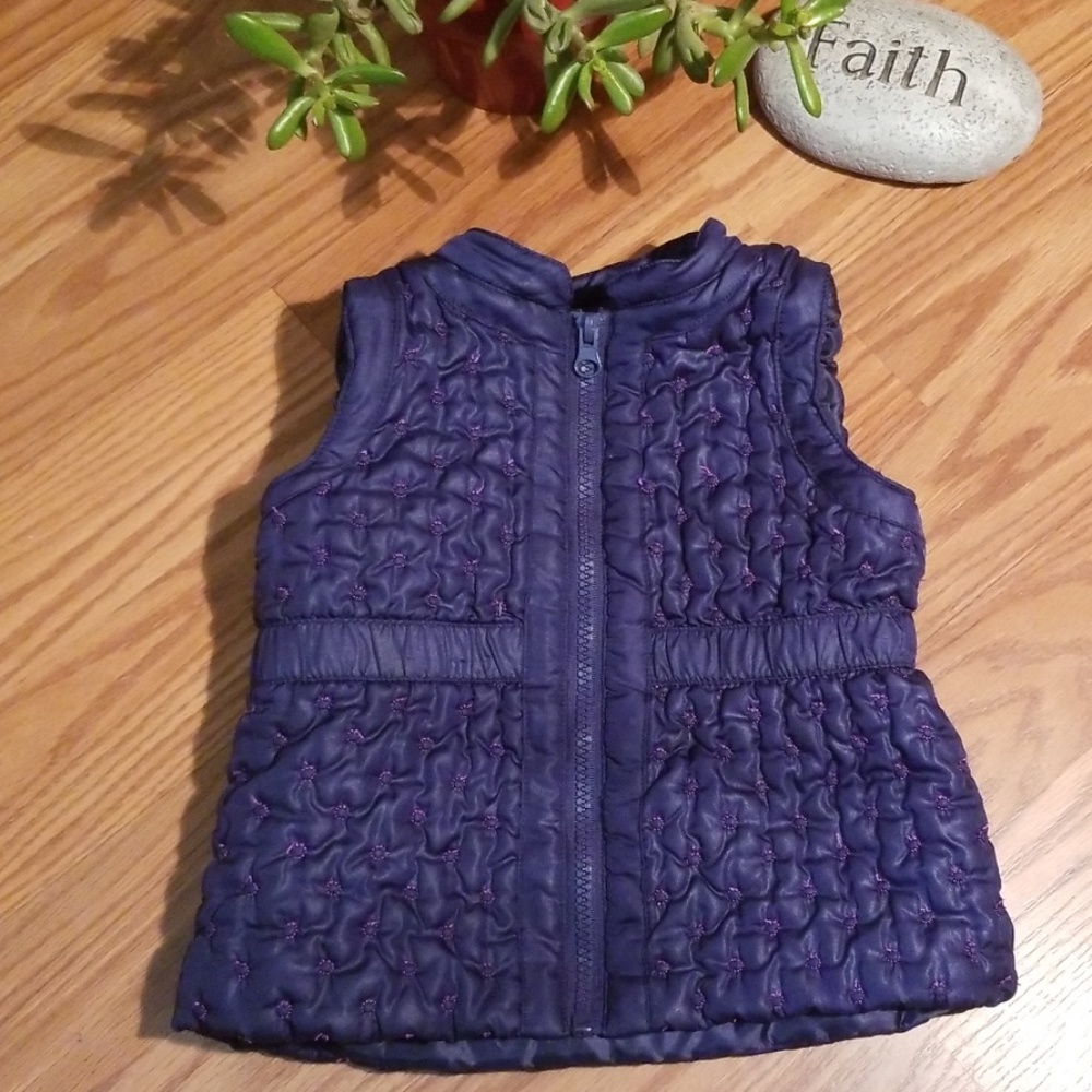 Tahari‎ baby vest 24mo